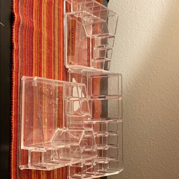 Makeup or Cosmetic organizers - Picture 3 of 3